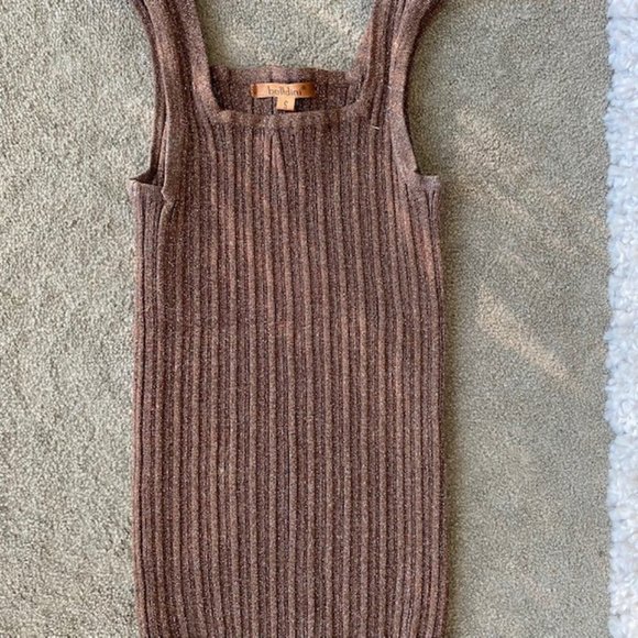 Sleeveless Stretchy Top - Picture 1 of 3